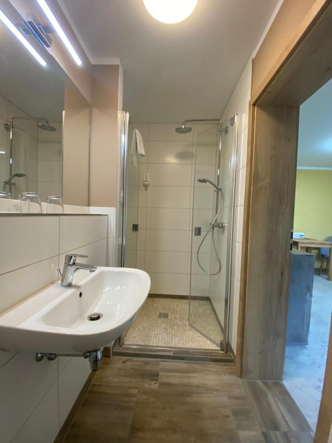 Vorsicht Hotel Deyelsdorf Buitenkant foto