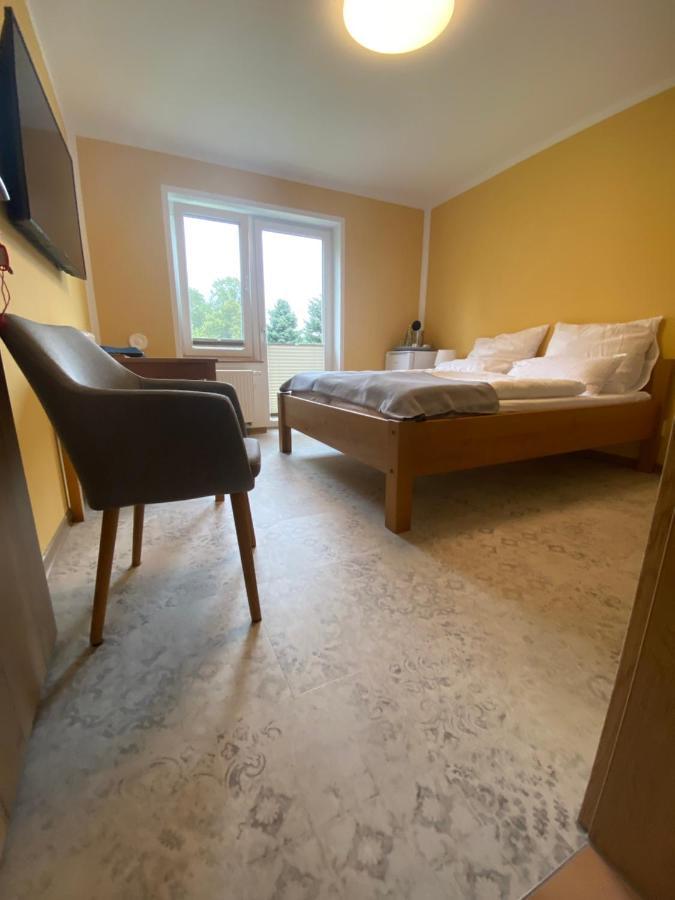 Vorsicht Hotel Deyelsdorf Buitenkant foto